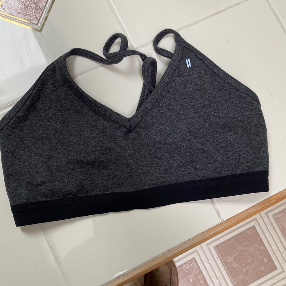 NoBull v neck sports bra